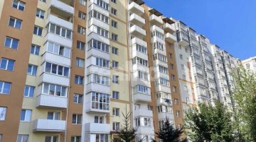 Простора 2 км квартира на Гайдамацькій в новобудові