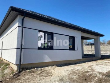 Американка з міськими мережами парканом та ділянкою 5 сотих