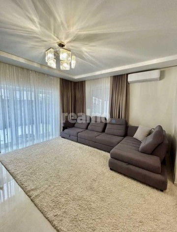 Котедж з ремонтом та гаражем  ділянкою 3 сотих