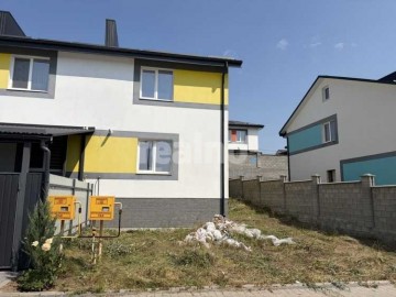 Продам котедж з міськими мережами та внутрішніми роботами