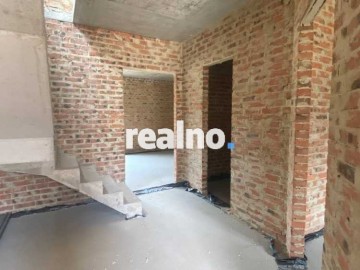 Сучасний котедж на Ювілейному з міськими комунікаціями