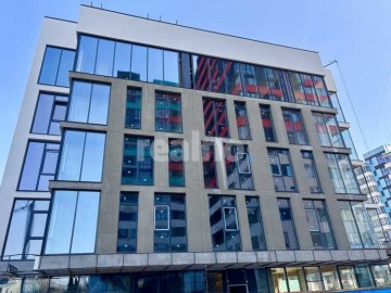 Простора 1 км квартира в центрі біля Лебединки