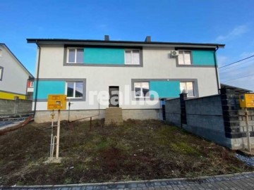 Котедж на Ювілейному з міськими комунікаціями