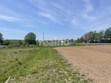Ділянка біля міста з асфальтованим доїздом