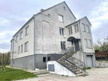 Продам будинок з гаражем в районі Агропереробки з ділянкою 22 сотих