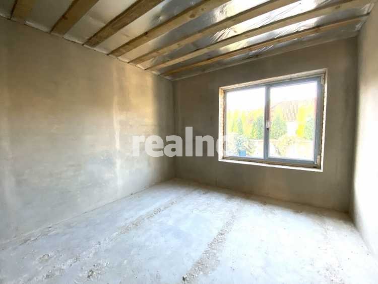 Котедж в районі Райського саду з гаражем