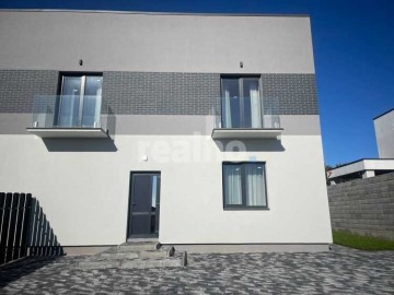 Котедж на Щасливому з ремонтом та комунікаціями