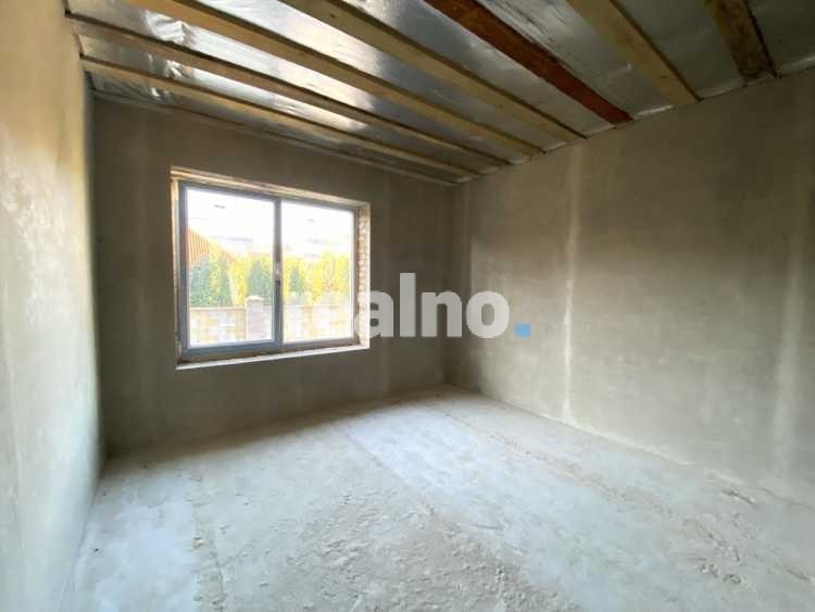 Котедж в районі Райського саду з гаражем