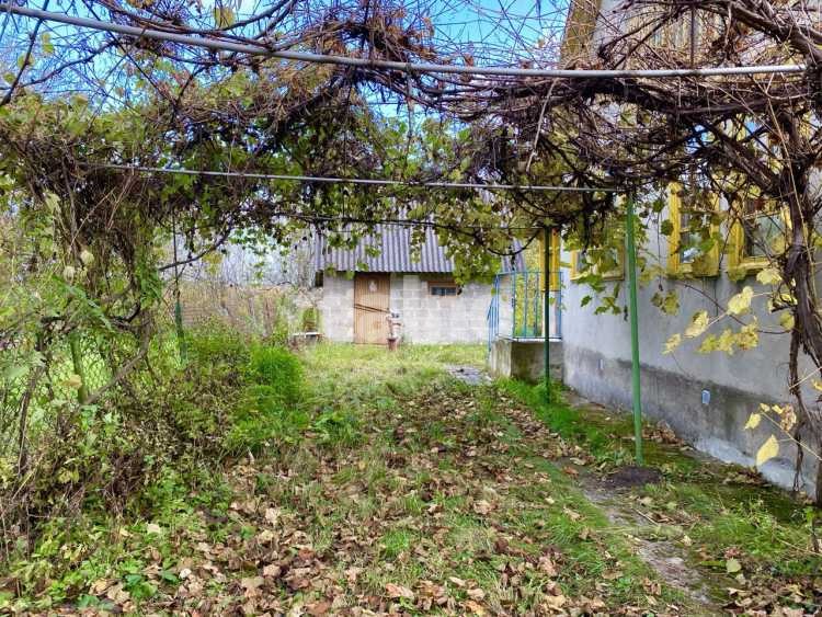 Красивий будинок в Кам'яній горі з ділянкою 12 сотих