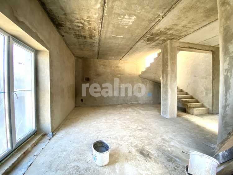 Будинок на Щасливому з комунікаціями