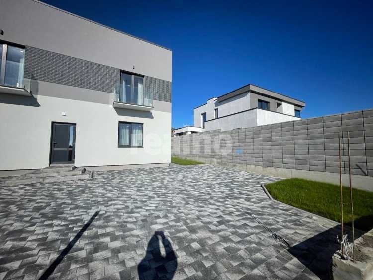 Котедж на Щасливому з ремонтом та комунікаціями