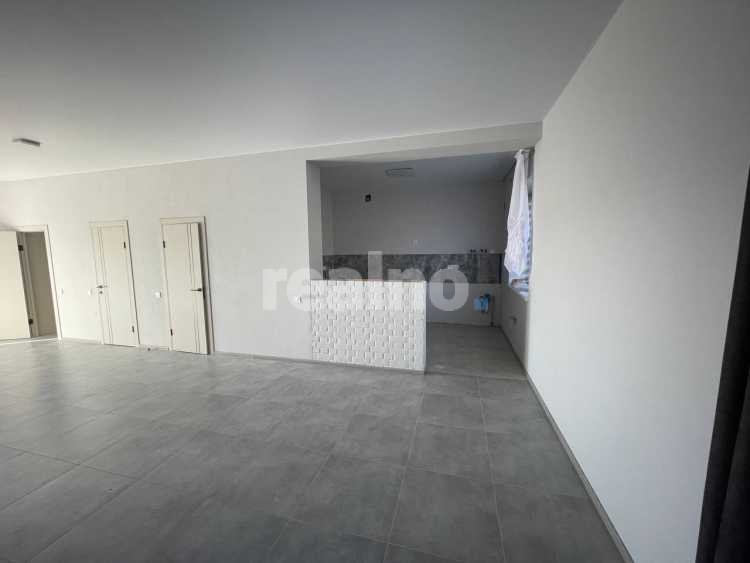 Котедж на Щасливому з ремонтом та комунікаціями