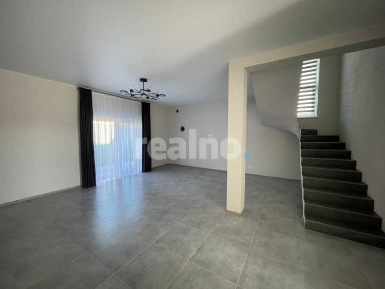 Котедж на Щасливому з ремонтом та комунікаціями