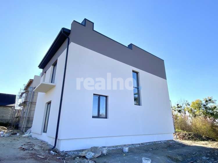 Будинок на Щасливому з комунікаціями