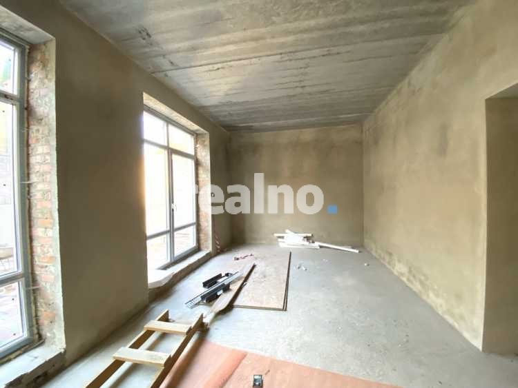 Котедж в районі Райського саду з гаражем